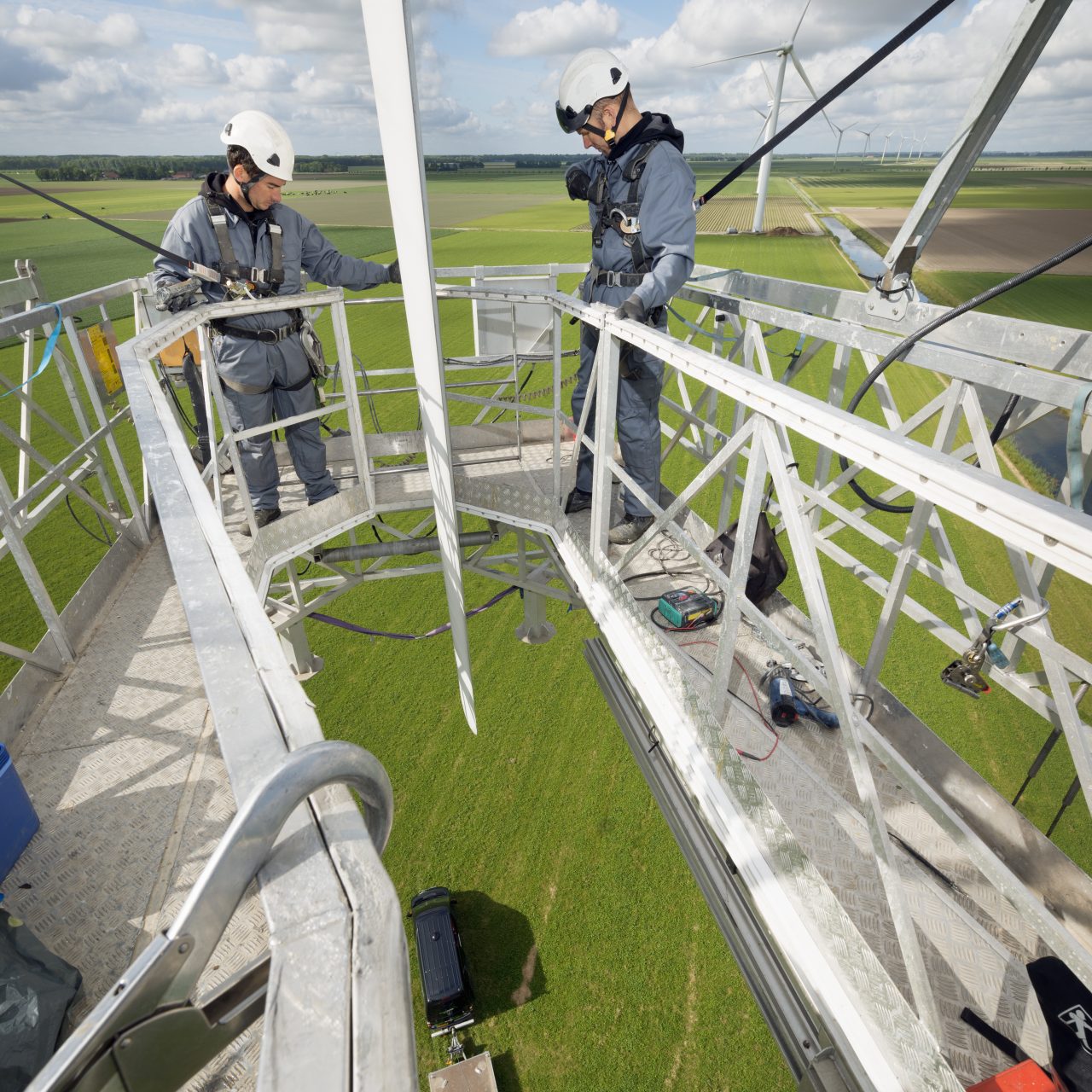 Maintenance work on the blades of a wind turbine
